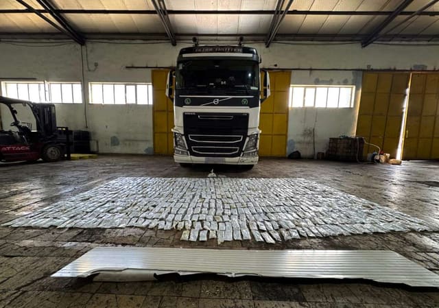 İrandan Polşaya yük aparan nəqliyyat vasitəsində 39 kiloqramdan artıq heroin aşkar edilib