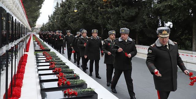 Dövlət Xidmətinin rəhbərliyi Şəhidlər xiyabanını ziyarət edib