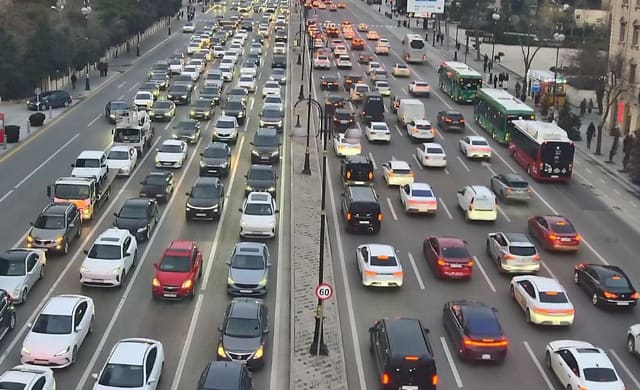 Bakıda hazırda sıxlıq müşahidə olunan yollar açıqlanıb 