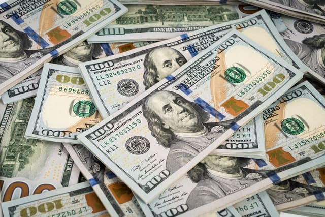 Dövlət büdcəsinin icrasında 527,6 milyon manatlıq profisit yaranıb