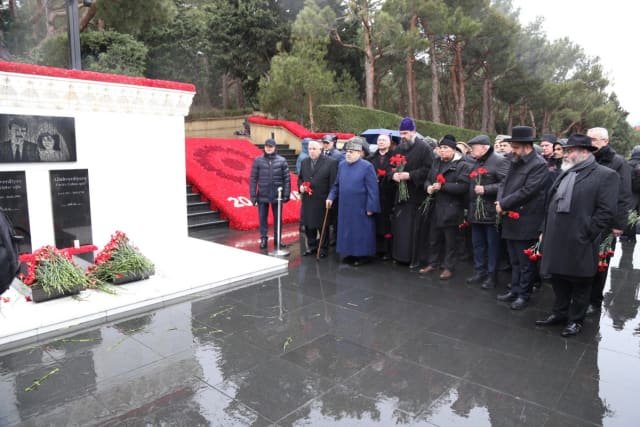 Azərbaycandakı dini konfessiyaların rəhbərləri 20 Yanvar faciəsinin qurbanlarının xatirəsini yad ediblər