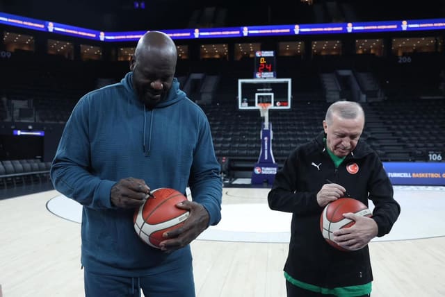 Türkiyə Prezidenti sabiq NBA ulduzu ilə basketbol oynadı