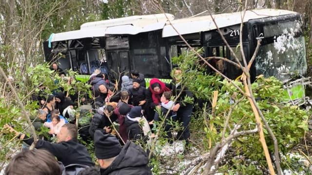 Türkiyədə sərnişin avtobusu dərəyə aşıb