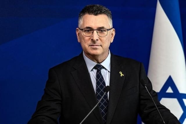 İsrailin XİN rəhbəri: İran rejimi öz xalqını qırır