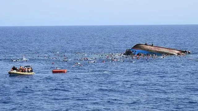 Oman sahillərində turistləri daşıyan qayıq aşıb, ölənlər var
