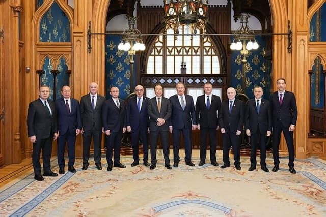 Rusiya XİN rəhbəri MDB üzvü olan ölkələrin səfirləri ilə görüşüb