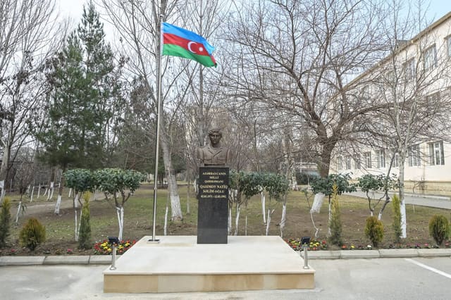 Mingəçevirdə Milli Qəhrəman Natiq Qasımovun büstünün açılışı olub
