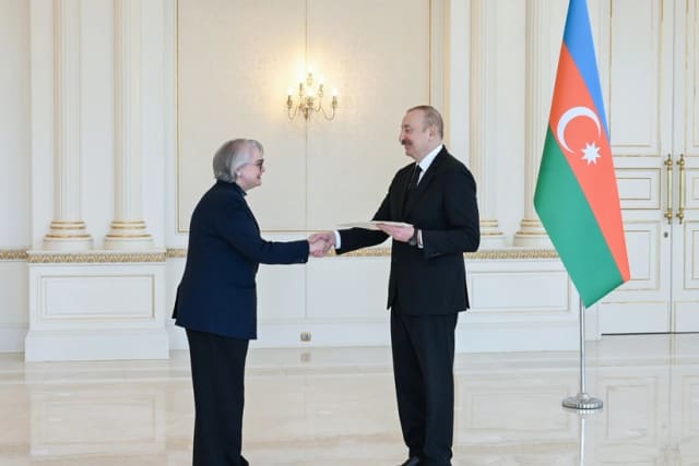 İlham Əliyev Avstraliyanın Azərbaycandakı yeni səfirinin etimadnaməsini qəbul edib - YENİLƏNİB