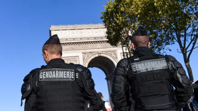 Fransada polis və jandarmalar kütləvi etiraz aksiyası keçirib