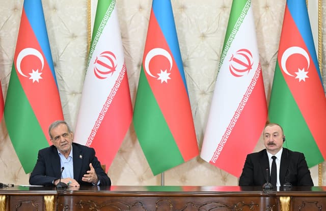 İlham Əliyev və Məsud Pezeşkian arasında telefon danışığı olub