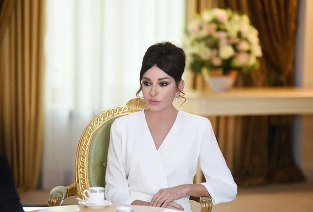 Mehriban Əliyeva Gənclər Günü ilə bağlı paylaşım edib