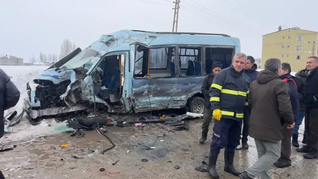 Türkiyədə avtobus və mikroavtobus toqquşub, 18 nəfər yaralanıb