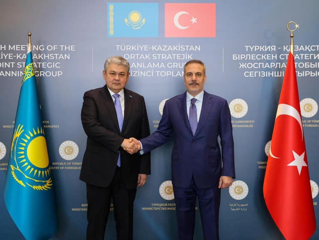 Qazaxıstan və Türkiyə XİN rəhbərləri görüşüb