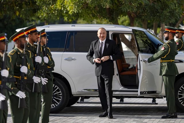 Prezident İlham Əliyevin Əbu-Dabidə Birləşmiş Ərəb Əmirliklərinin Prezidenti ilə görüşü olub
