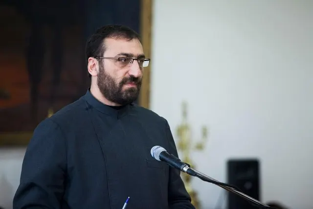 Ermənistanda arxiyepiskop Xaçatryanın həbs müddəti uzadılıb
