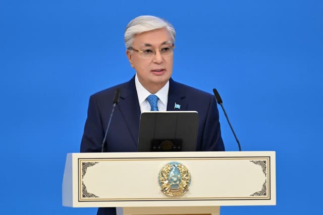 Tokayev Pakistana səfər edib
