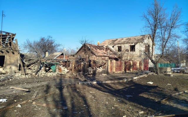 Ukraynanın Drujkovka şəhəri kaset mərmiləri və bombalarla vurulub