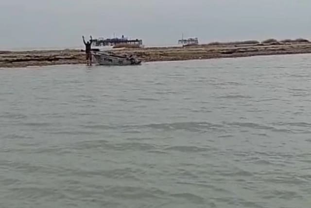 Qaradağda dənizdə köməksiz vəziyyətdə qalan balıqçı xilas edilib