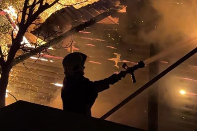 Zirə qəsəbəsi ərazisində tikilidə yanğın baş verib