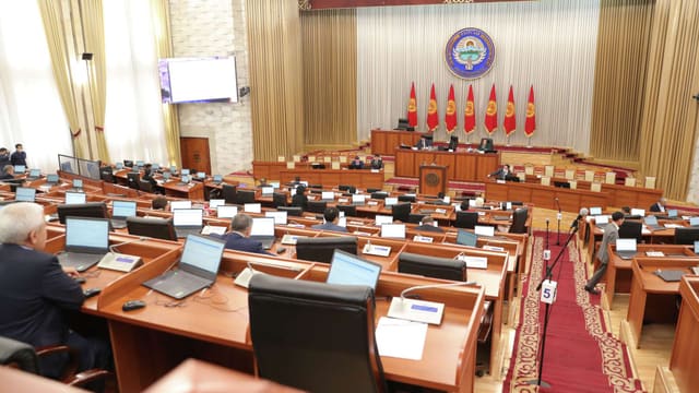 Qırğızıstanda uşaqların seçki kampaniyasında iştirakı qadağan edilib