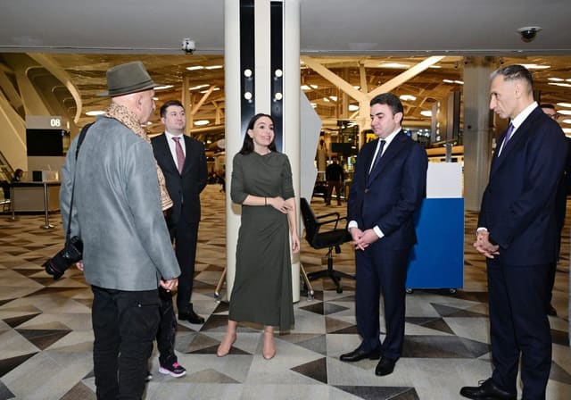 Bakıda dünyaşöhrətli fotojurnalist Reza Deqatinin “Yüksələn işıq” sərgisi açılıb