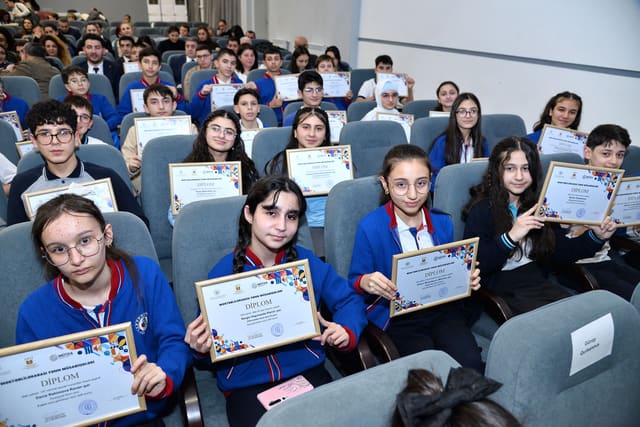 Müsabiqə və olimpiada qalibləri mükafatlandırılıb - FOTOLAR
