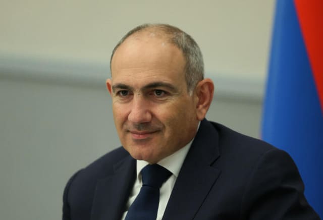 Paşinyan: Rusiya ilə döyüşməyəcəyik