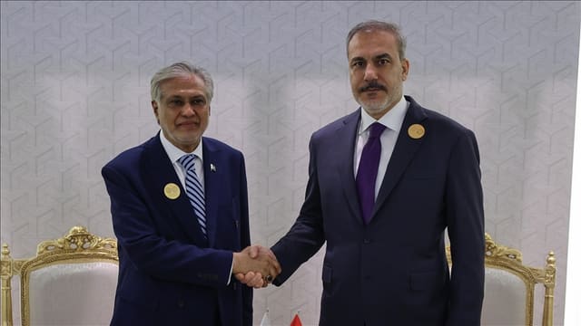 Türkiyə və Pakistan XİN başçıları telefon danışığı aparıb