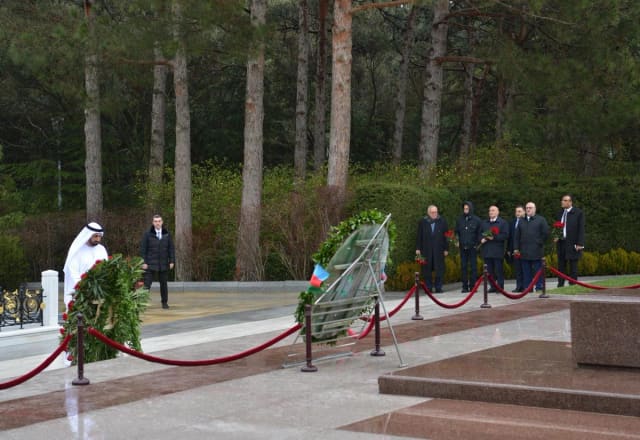 Ərəb Parlamentinin prezidenti Fəxri xiyabanı və Zəfər parkını ziyarət edib