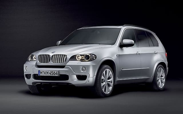 “BMW” yüz minlərlə avtomobili geri çağırıb