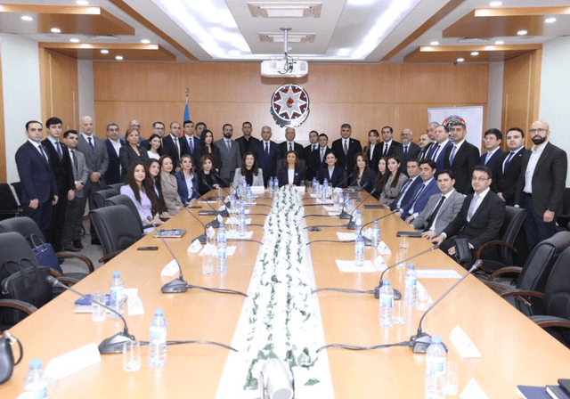 Bakı Kommersiya Məhkəməsində  dəyirmi masa keçirilib