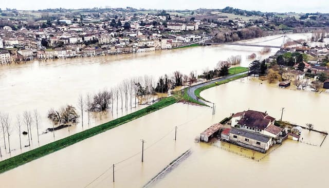 Fransada daşqınlar nəticəsində 1,6 mindən çox sakin təxliyə edilib