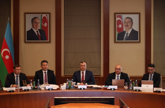 Kollegiya iclasında dövlət borcunun idarə olunması və hüquqi aktların hazırlanması və icrası müzakirə olunub