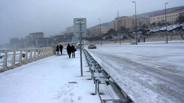 Bəzi rayonlarda yağıntılı və küləkli hava şəraiti müşahidə olunur - FAKTİKİ HAVA