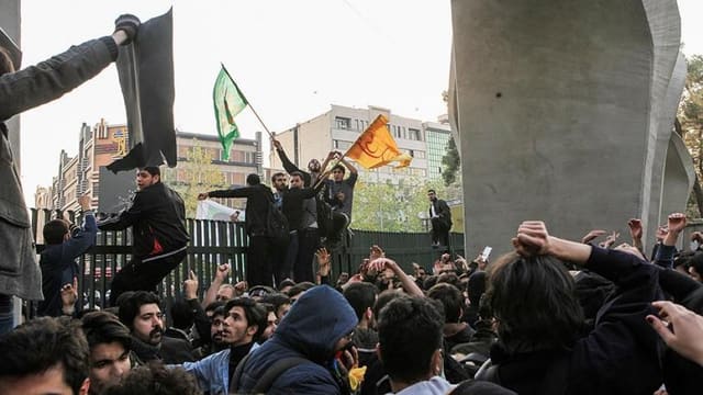 İranda etirazlar zamanı 27 tələbə öldürülüb