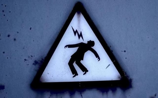 Goranboyda yeniyetməni elektrik cərəyanı vurub