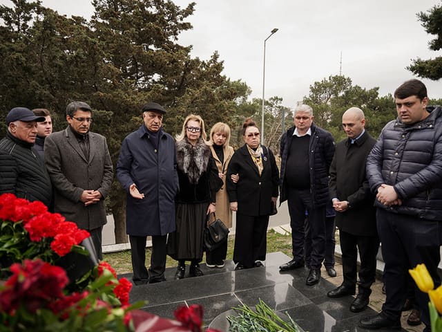 AFFA rəhbərliyi Anatoli Banişevskinin məzarını ziyarət edib