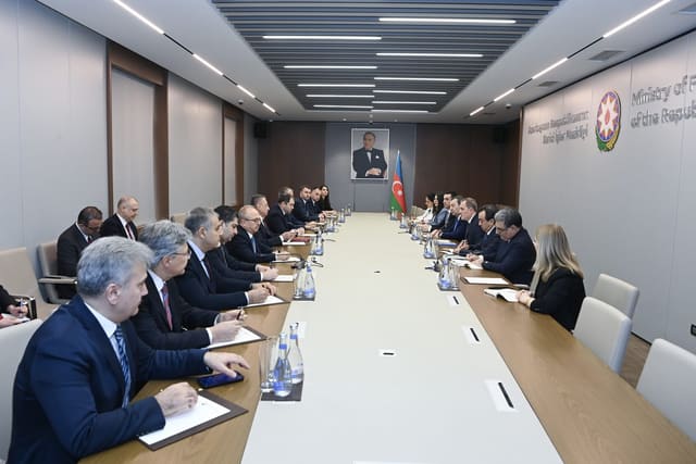 Ceyhun Bayramov Fuad Oktay və Nikoloz Şamxaradze ilə görüşüb