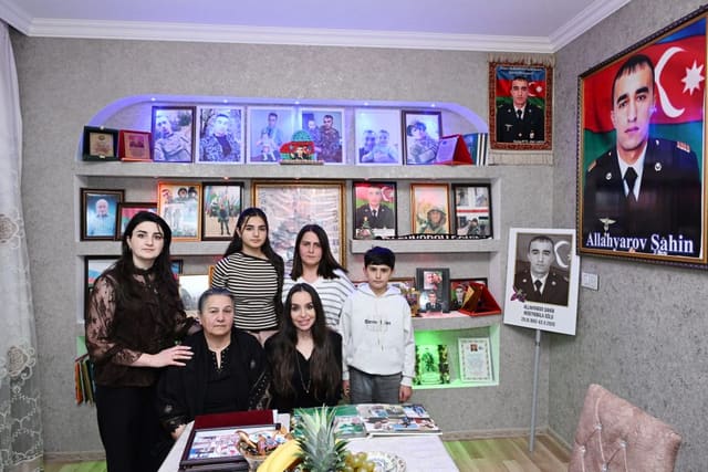 Leyla Əliyeva Vətən Müharibəsi Qəhrəmanı Şahin Allahyarovun ailəsini ziyarət edib