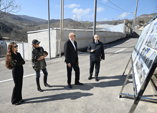 İlham Əliyev Xocalının Xanabad kəndində görülmüş işlərlə tanış olub -YENİLƏNİB - FOTOLAR