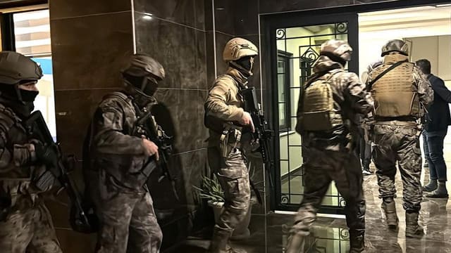 İstanbulda terror cəhdi törətməyə çalışan  dörd nəfər  saxlanılıb