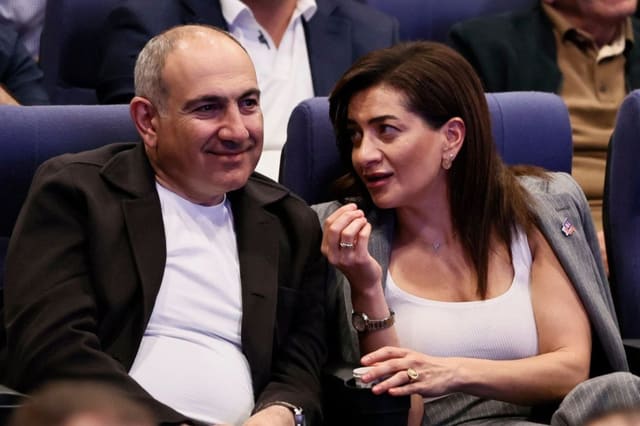 Anna Akopyan Paşinyandan ayrıldığını elan edib