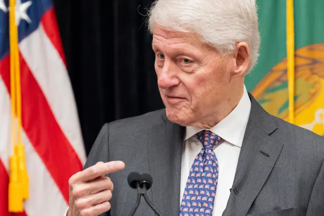 Bill Klinton Konqresdə Epşteynlə bağlı ifadə verib