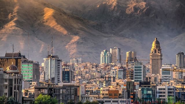 İsrail Tehranla yanaşı başqa şəhərləri də hədəfə alıb