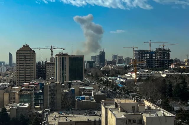 CNN: İran İsrailə onlarla ballistik raket atıb