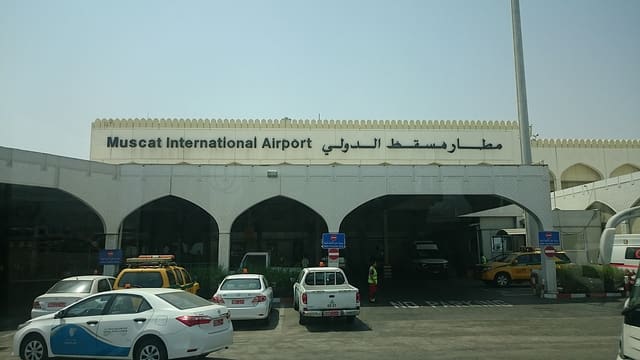 Oman  Maskat hava limanını uçuşlar üçün bağlayıb