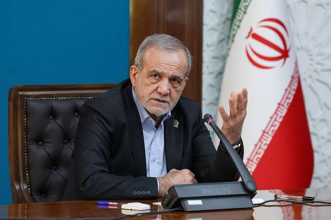 İran rəsmisi: "Prezident Pezeşkianın səhhəti qaydasındadır"
