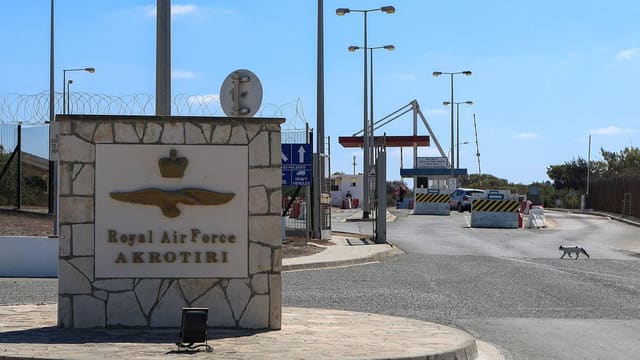 Britaniya Silahlı Qüvvələri Kiprdəki bazasında təhlükəsizlik səviyyəsini maksimuma qaldırıb