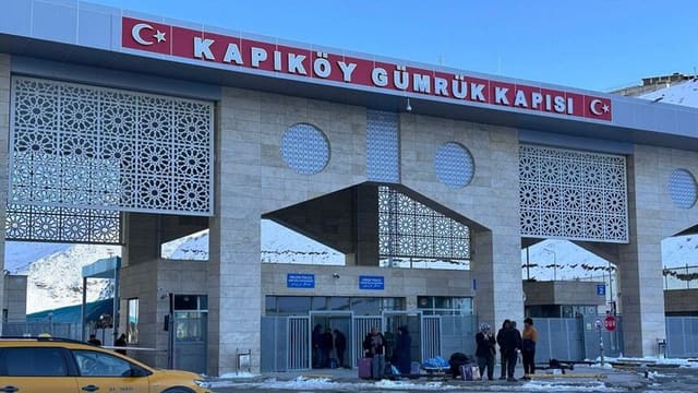 Türkiyə–İran sərhədində sərnişin keçidi qarşılıqlı dayandırıldı