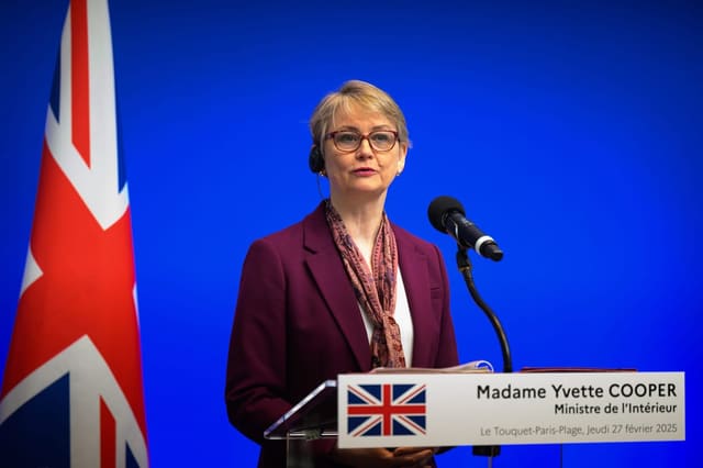 Böyük Britaniya Yaxın Şərqə təxliyə qrupları göndərir